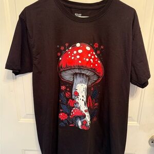 Skyland  Black Tee with Red Mushroom Design XL